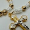 Rosenkranz "Goldene Rose White" - Nahaufnahme weißes Kreuz