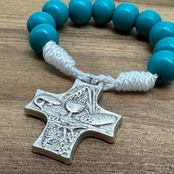 Kommunionkreuz von geschlossener 10er Rosenkranz mit türkisenen Perlen