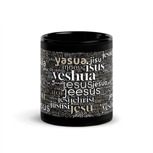 Schwarze Tasse mit dem Namen Jesus in allen Sprachen der Welt in Frontansicht