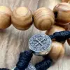 Benediktusmedaille als Vaterunser-Perle am Olivenholz-Rosenkranz Barmherziger Jesus