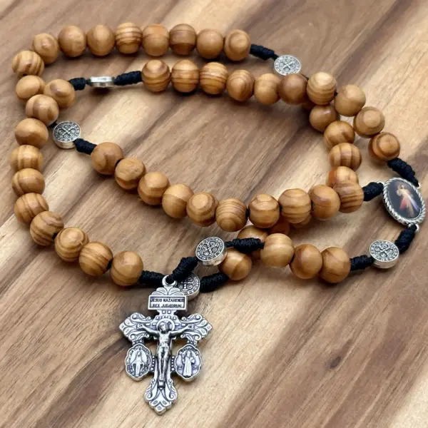 Olivenholz-Rosenkranz Barmherziger Jesus aufgewickelt mit Barockkreuz und Mittelstück