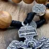 Inschrift am Barockkreuz des Olivenholz-Rosenkranz Barmherziger Jesus