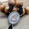 Mittelstück des Olivenholz-Rosenkranz Barmherziger Jesus mit Medjugorje-Bezug
