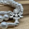 Mittelstück des Rosenkranz Heilige Dreifaltigkeit: Heilig-Geist-Taube im Strahlenkranz über eucharistischem Motiv