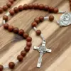 Rosenkranz Medjugorje Goldfluss mit silbernem Benediktuskreuz im Vordergrund