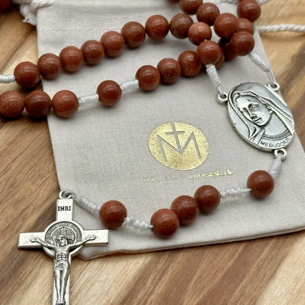 Rosenkranz Medjugorje Goldfluss mit dem Geschenkbeutel der Rosenkranz Werkstatt