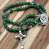Rosenkranz Medjugorje Aventurin: grüne Naturstein-Perlen, Madonna von Medjugorje und Benediktuskreuz