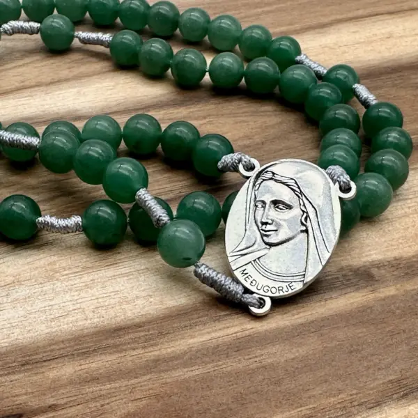 Mittelstück mit der Madonna von Medjugorje am Rosenkranz Medjugorje Aventurin