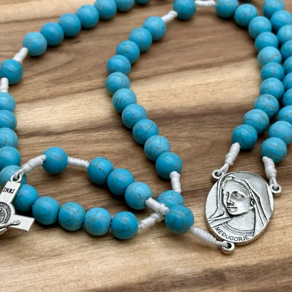 Mittelstück mit der Madonna von Medjugorje und türkisfarbene Perlen