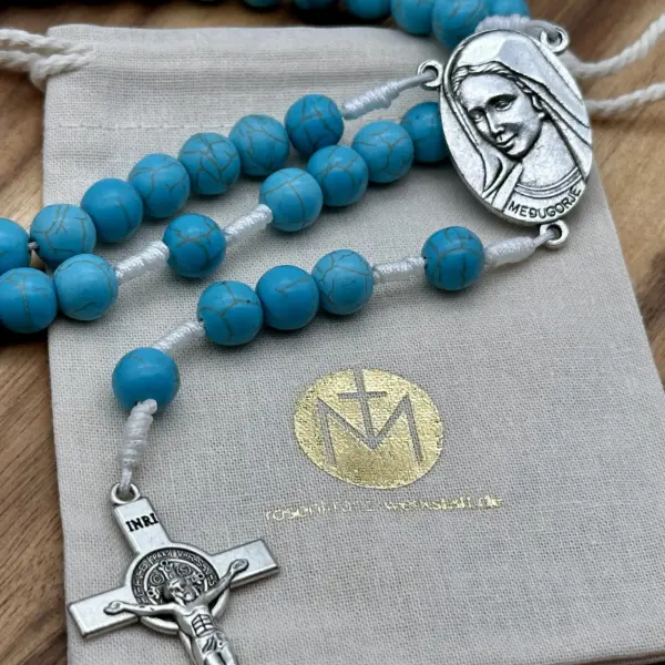 Rosenkranz Medjugorje Türkis mit dem Geschenkbeutel der Rosenkranz Werkstatt